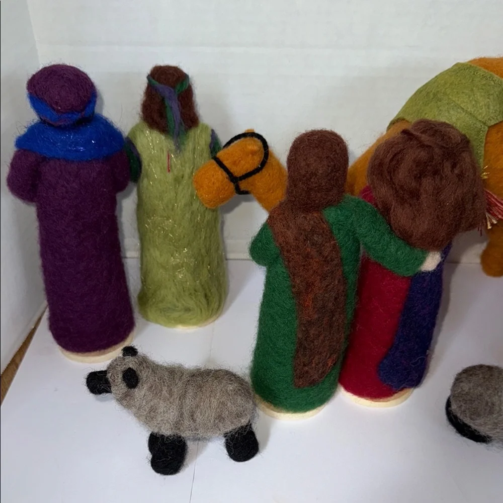 Handcrafted Felt Nativity Set - Picture 9 of 16